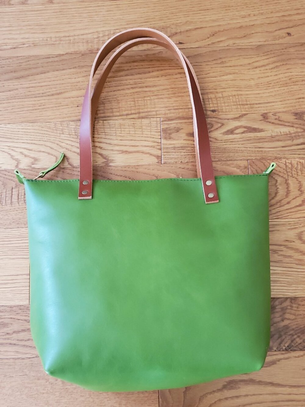 BNNU Portland Leather Goods Medium Zippered Green Apple Tote with Tan Handles
